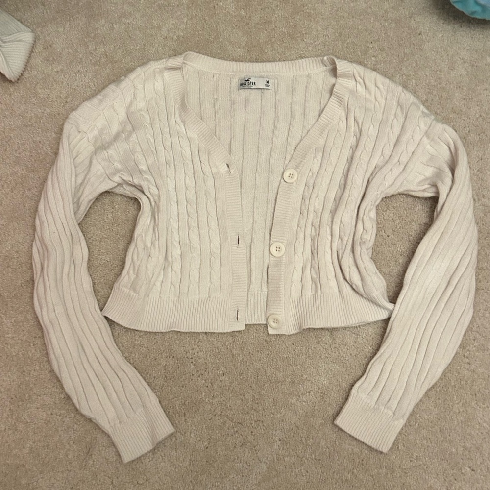 LAST CALL! hollister cable knit cropped cardigan